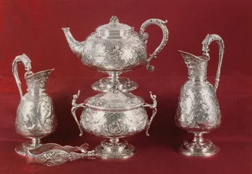 Költős díszítéssel, francia stílusban, London, 1874-75 (ezüst)